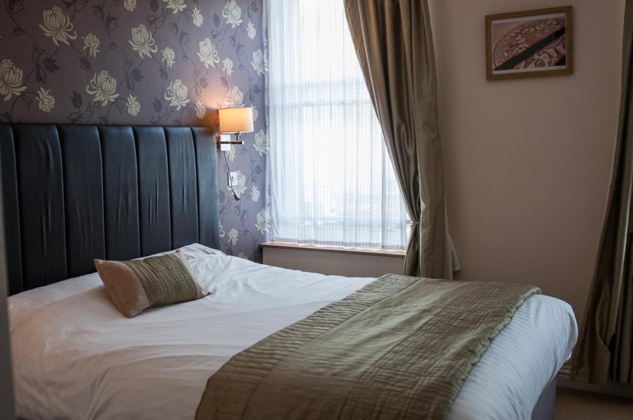 The Lion Hotel Blaenavon エクステリア 写真
